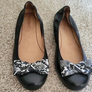 Vionic Black Bow Flats